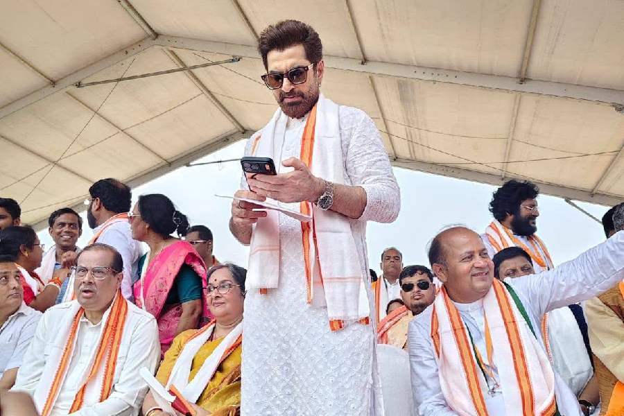 Tollywood Superstar Jeet Finally Enters Politics?